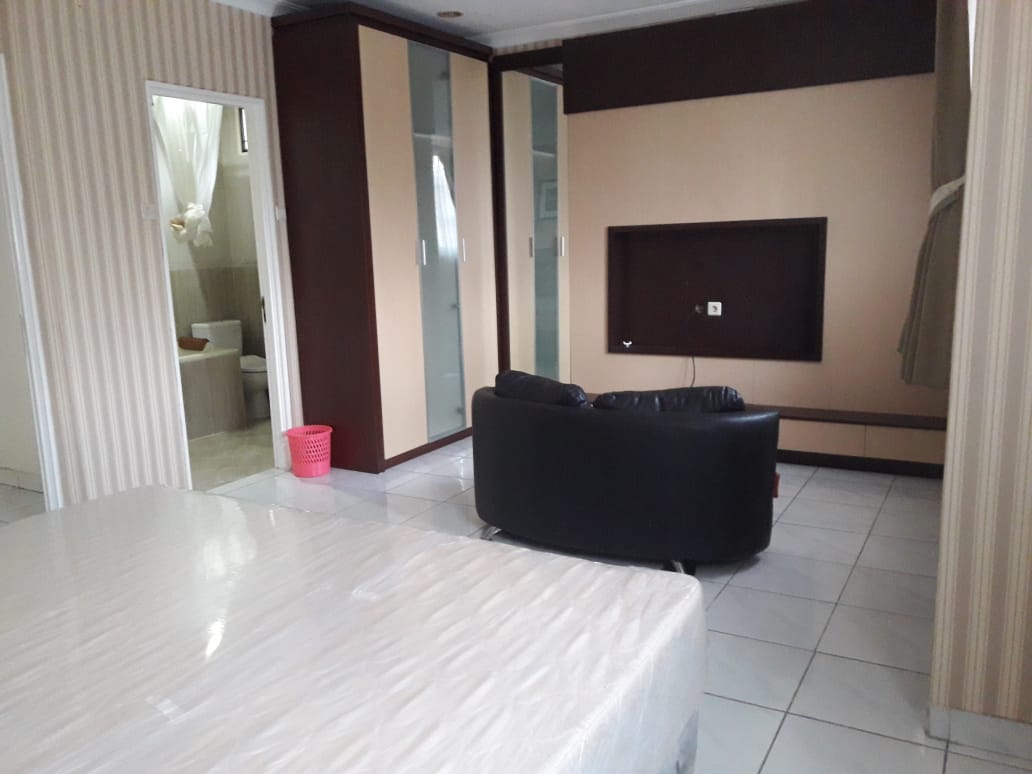 Rumah Disewakan Fully Furnished di Taman Menteng Lippo Cikarang